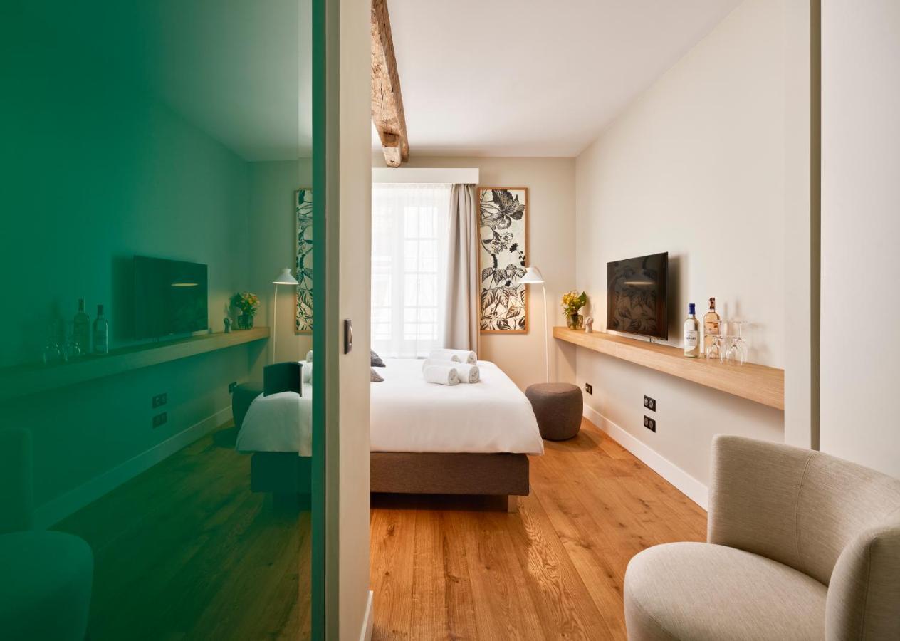 Hotel Le Chevalier Bleu モンパジエ エクステリア 写真