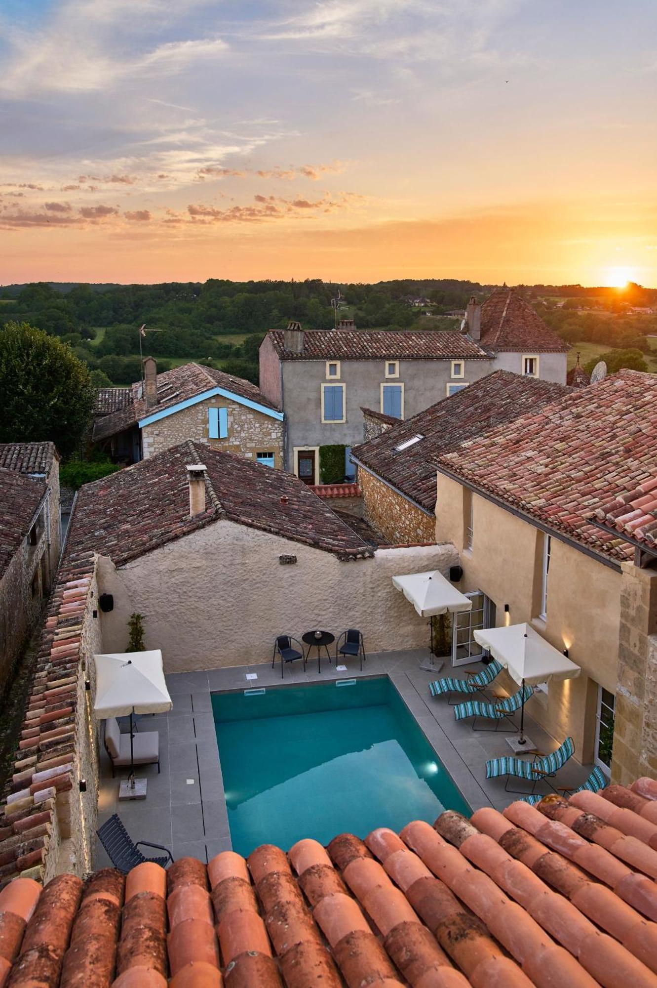 Hotel Le Chevalier Bleu モンパジエ エクステリア 写真